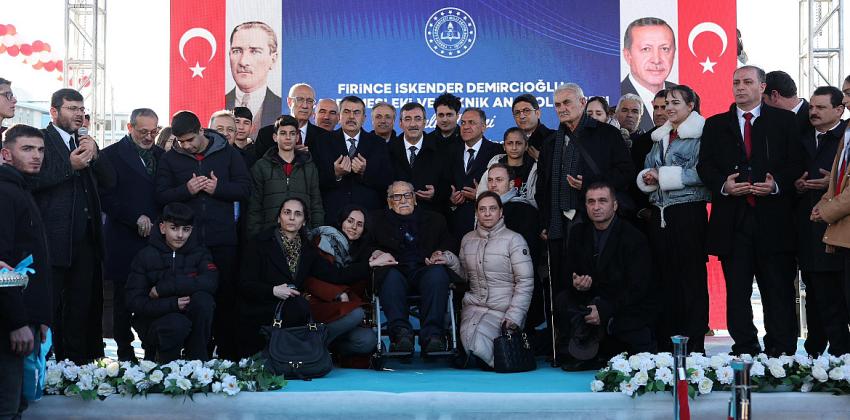 Kazım Demircioğlu ve Ailesi Bingöl’de Okul Yaptı