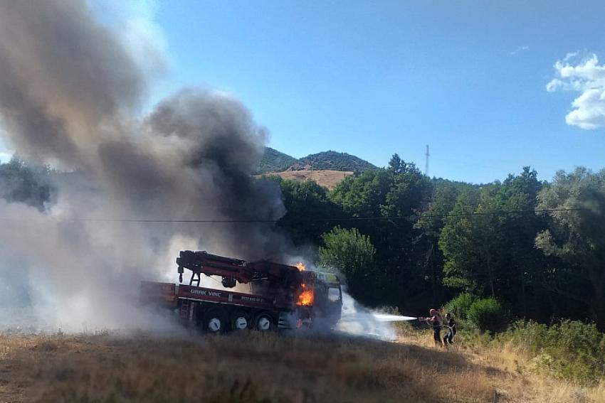 Kaza sonrası alev aldı