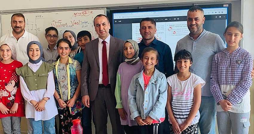 YÜCEL, ÖĞRETMENLERLE BİR ARAYA GELDİ