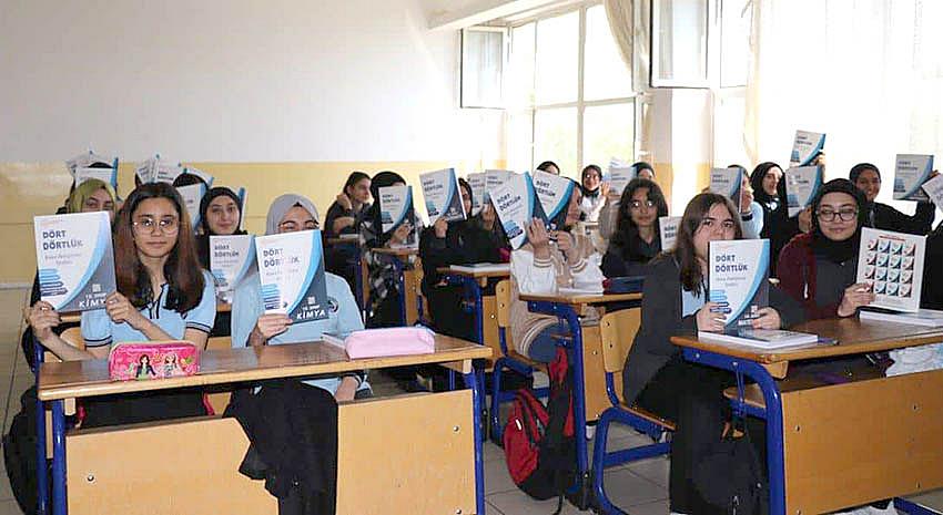 ÖĞRENCİLERE KAYNAK KİTAP DAĞITILDI