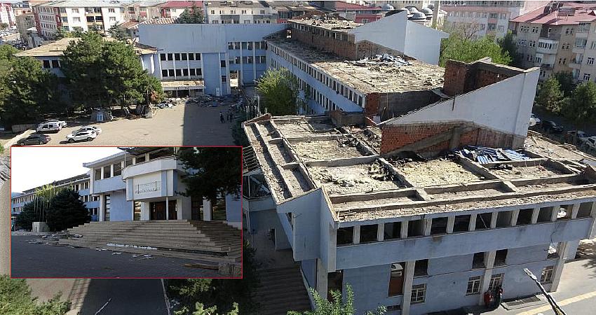 42 YILLIK HÜKÜMET KONAĞI YIKILIYOR