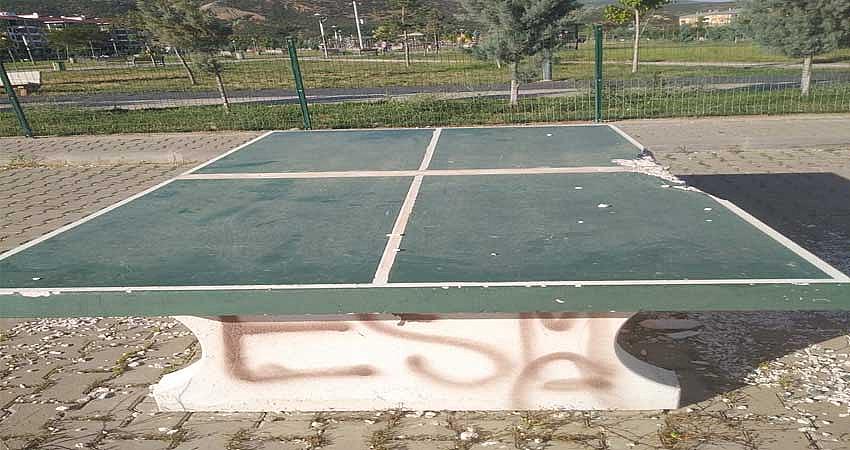 PARKLAR TAHRİP EDİLİYOR